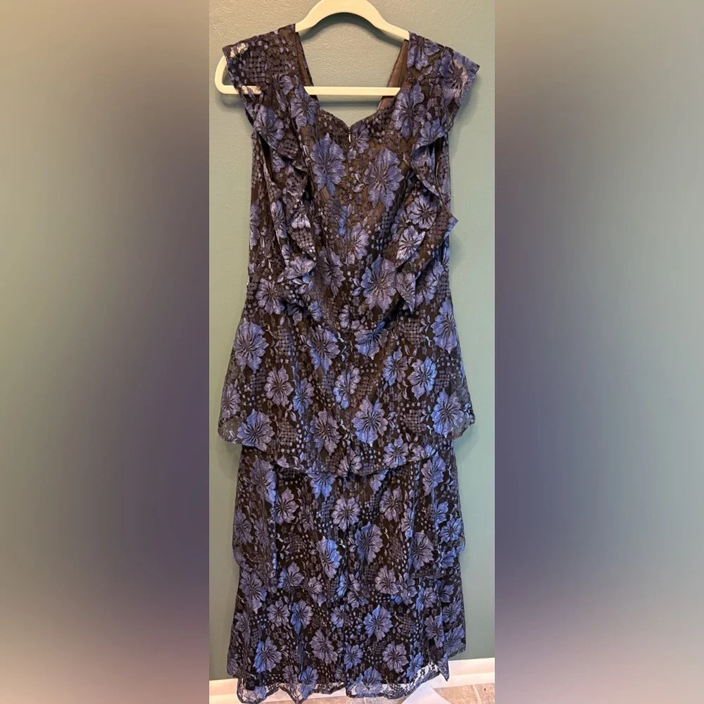 Lulus Navy Floral Lace Tiered Feminine Old Money Coquette Girl Maxi Dress sz 2X - Picture 2 of 6